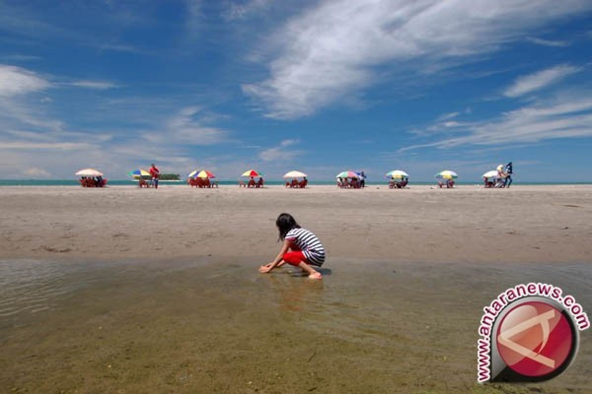 Pantai Gandoriah Primadona Wisata di Tanah Tabuik