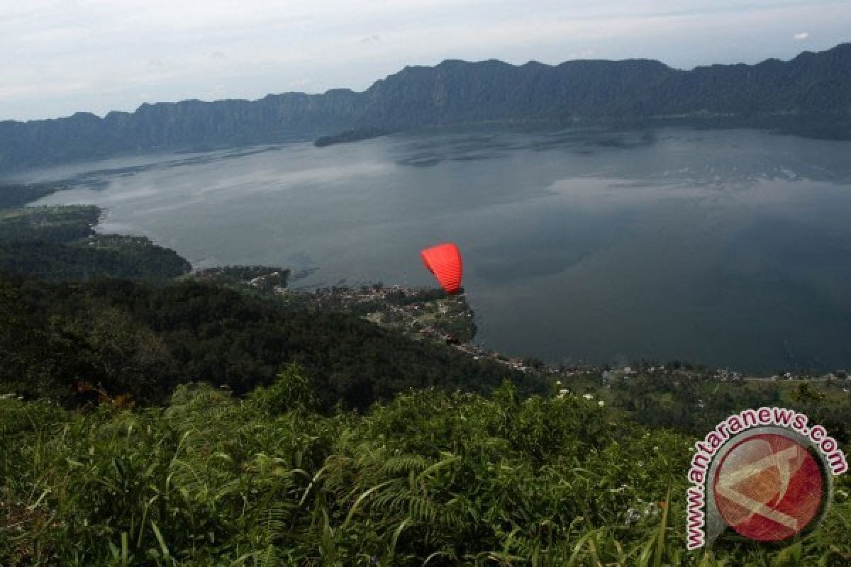 KLHK harapkan warga kurangi keramba jaring apung di Danau Maninjau