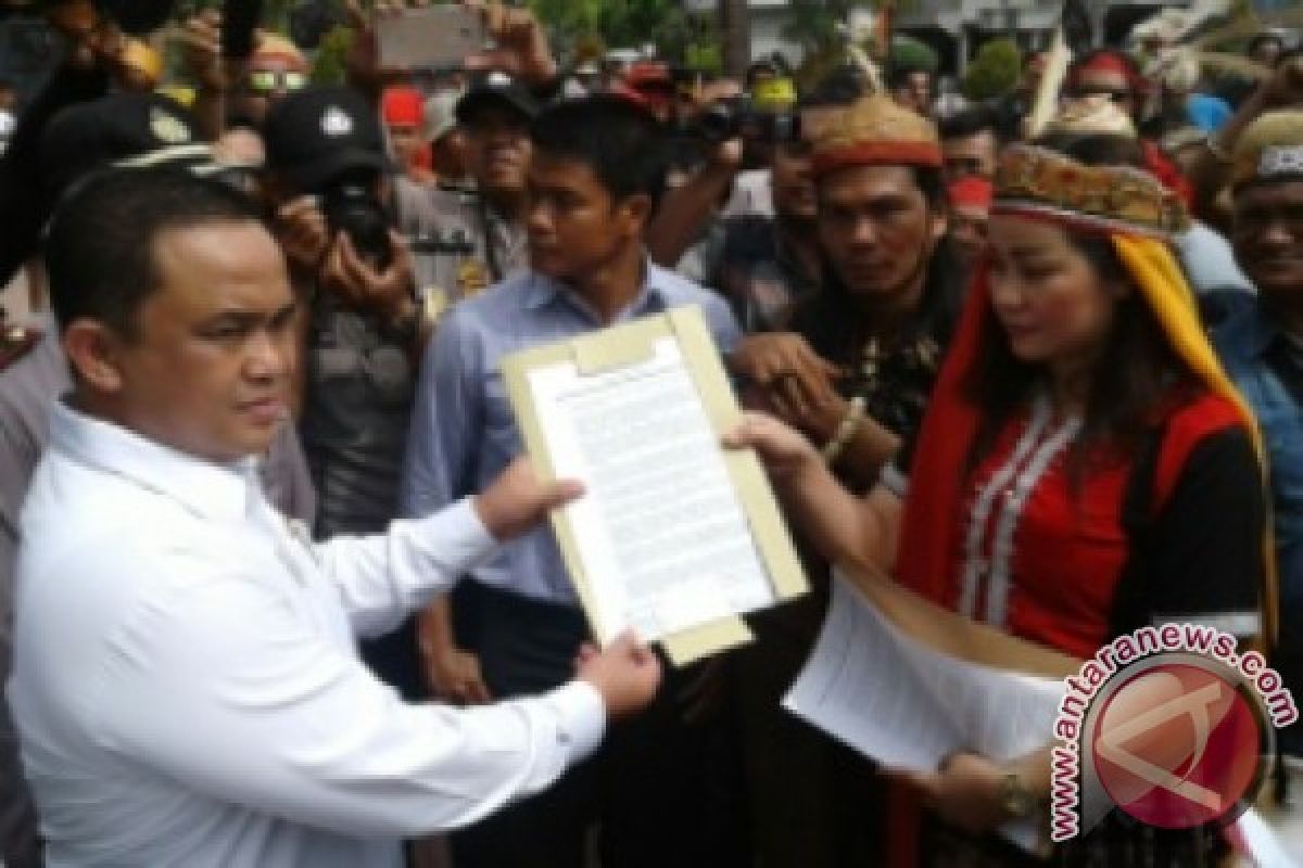  Pemprov Kaltim Terima Tuntutan Gerakan Pemuda Dayak