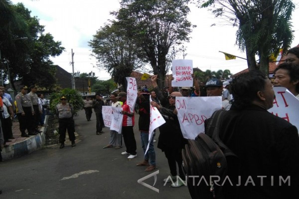 LSM Pelopor Tuntut Pengesahan APBD Jember 2017