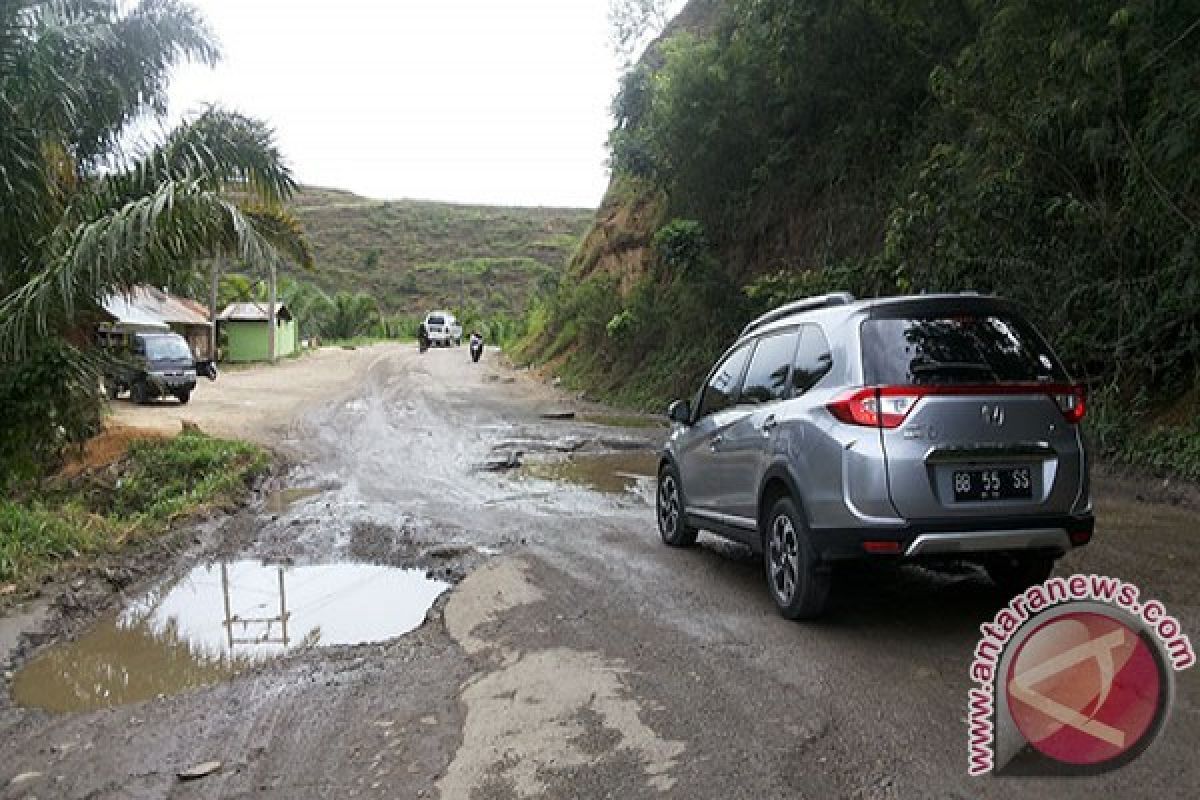 Ruas Jalan Negara Paluta Perlu Perhatian Pemerintah