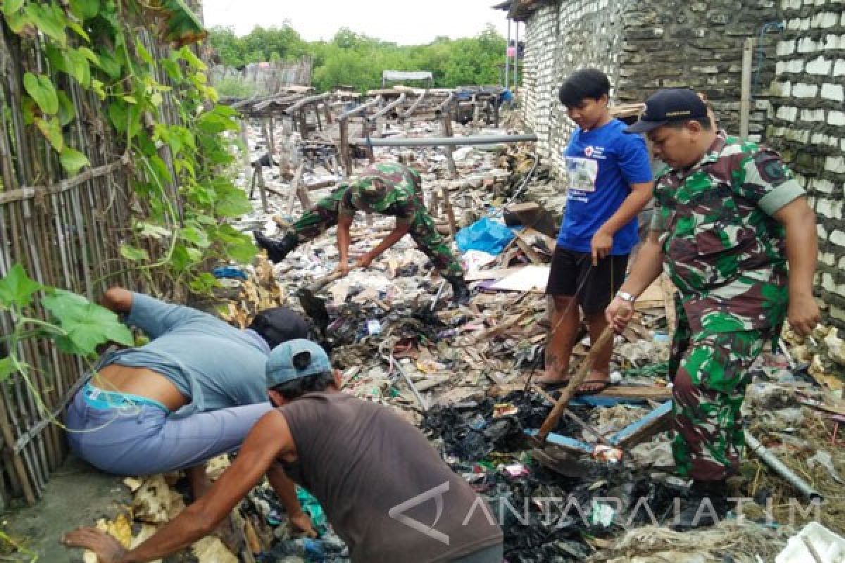 Kodim Pamekasan Gerakkan Babinsa Bersihkan Perkampungan Kumuh