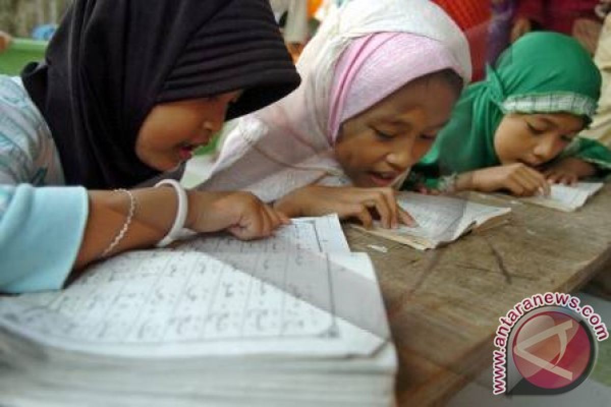 Selama Ramadhan, baca Al Quran atau medsos