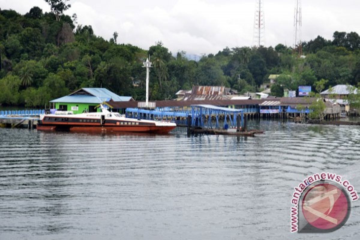 Bupati Lingga Minta Parkir Pelabuhan Jagoh Dibenahi