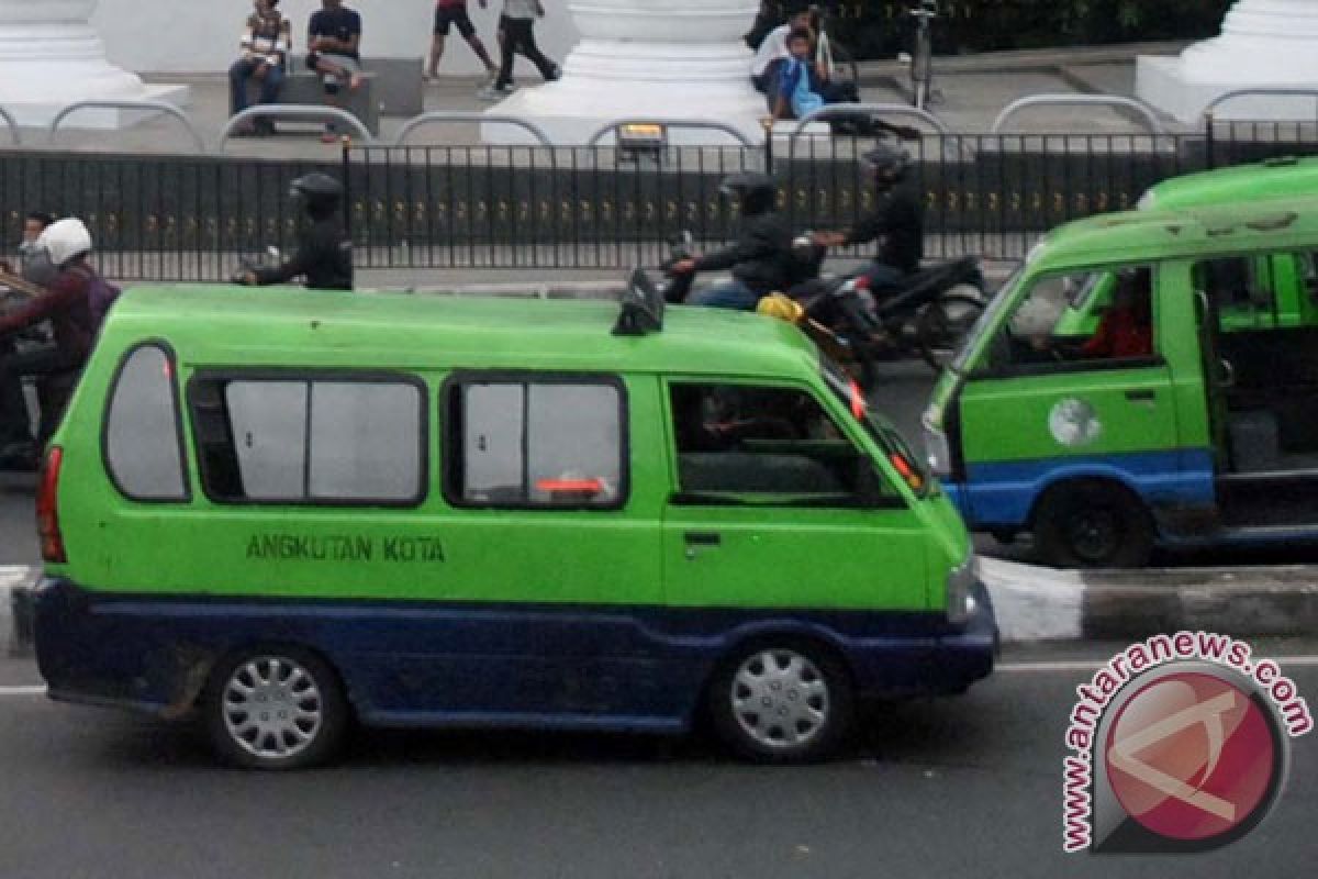 Angkot Bogor demo, pelajar terpaksa pulang jalan kaki