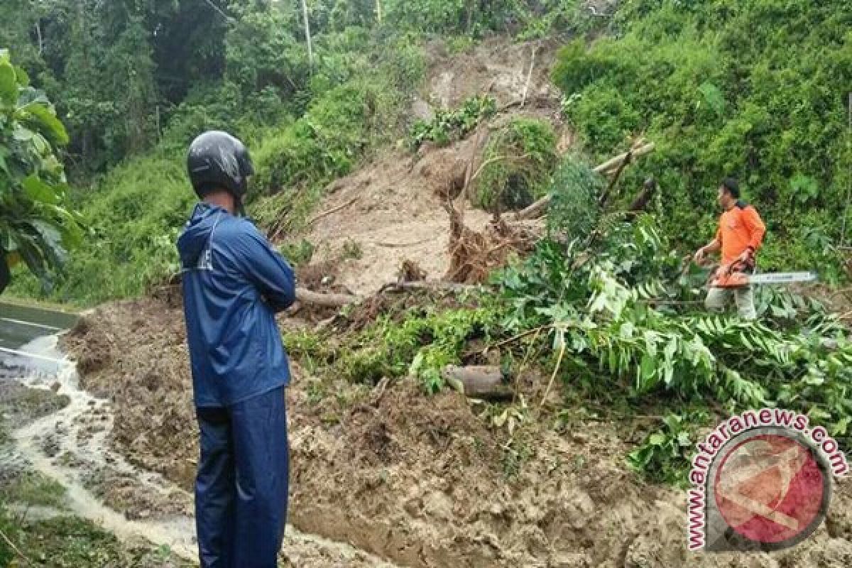 Longsor Putuskan Akses Transportasi Di Gorontalo Utara 