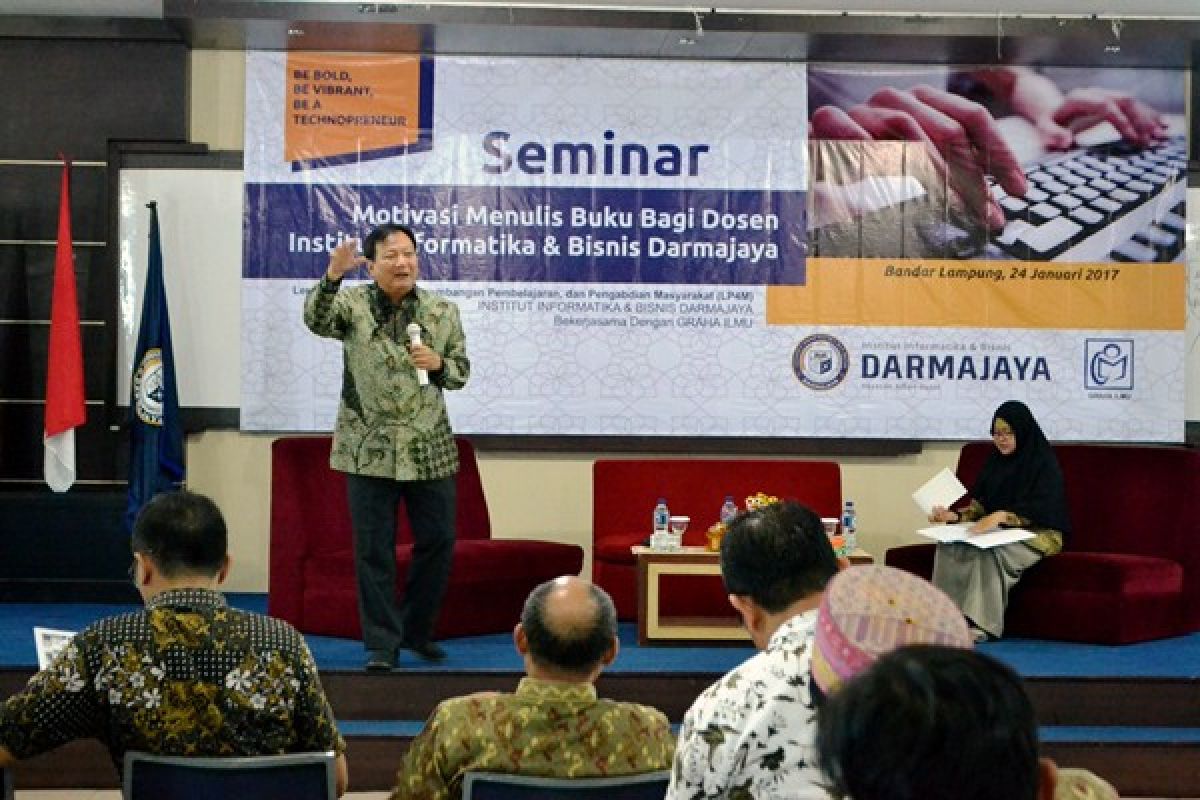 Dosen IBI Darmajaya Ikuti Seminar Motivasi Menulis