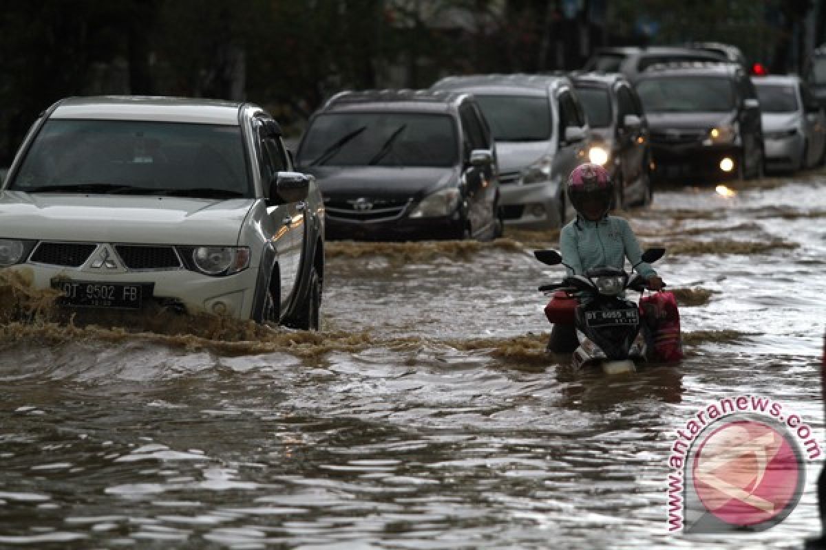 Banjir rendam trans Sulawesi di Konawe Utara
