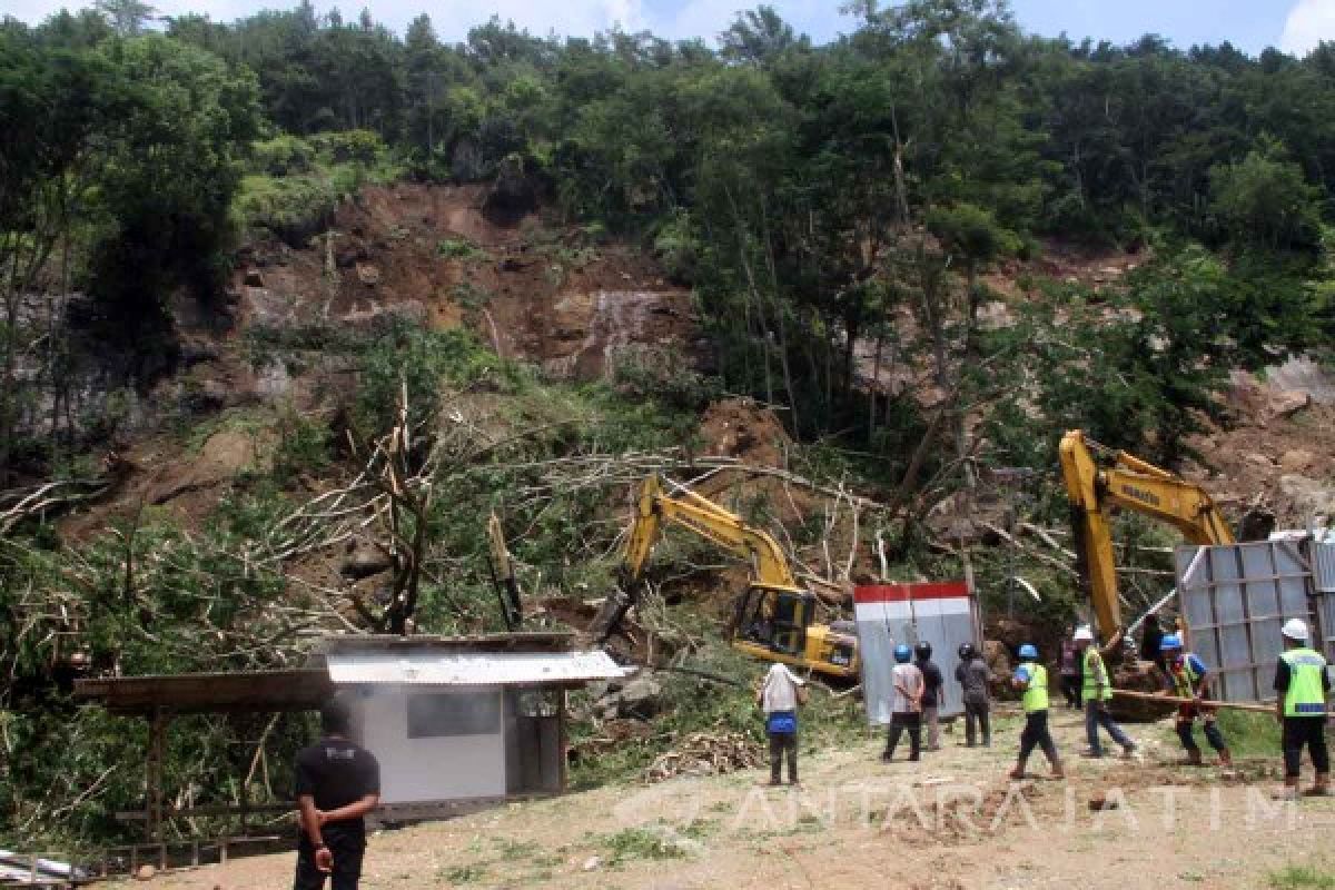 Longsor Besar Kembali Putus Jalan Nasional Trenggalek-Ponorogo