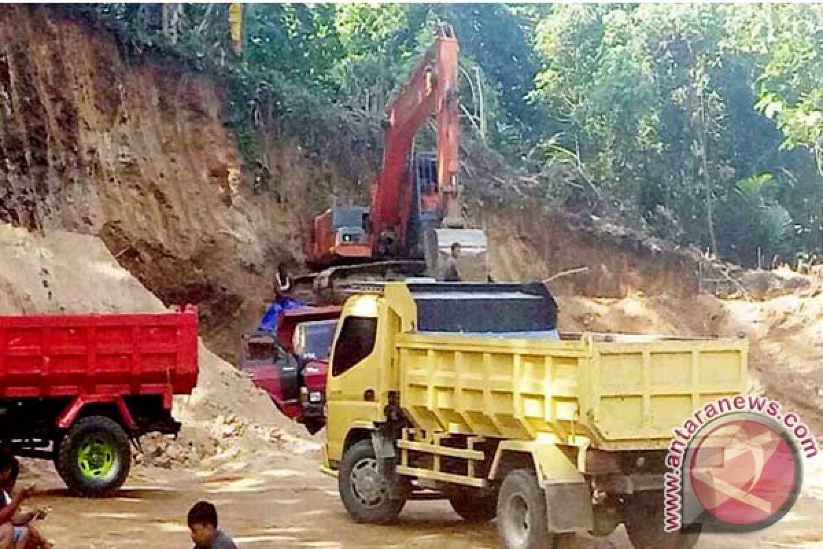 Polres Polman tindak truk pengangkut galian c