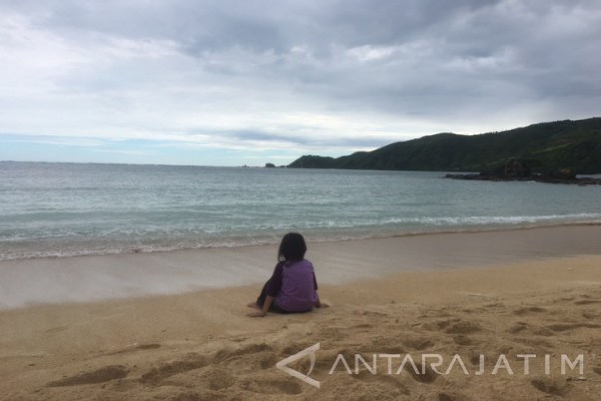 Menikmati Indahnya Pantai Kuta Lombok (Video) 