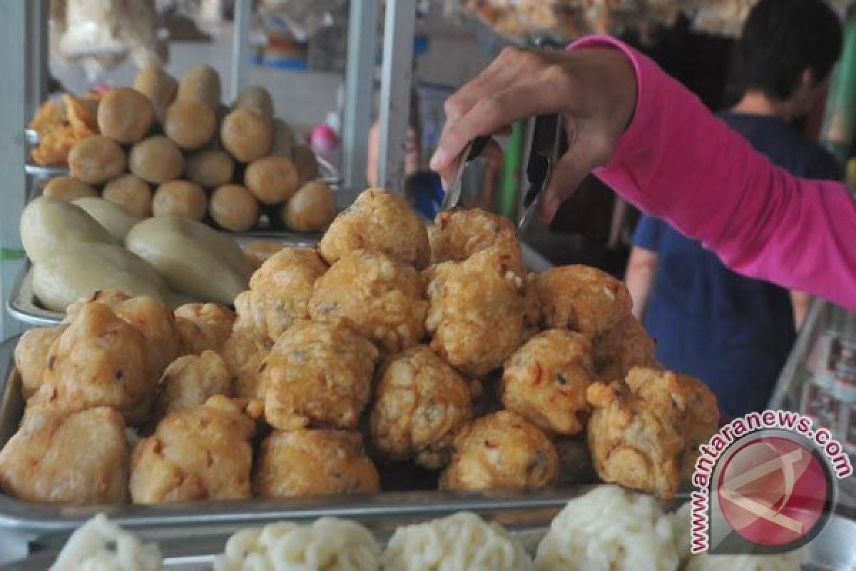 Pemesanan pempek Palembang meningkat jelang Imlek 