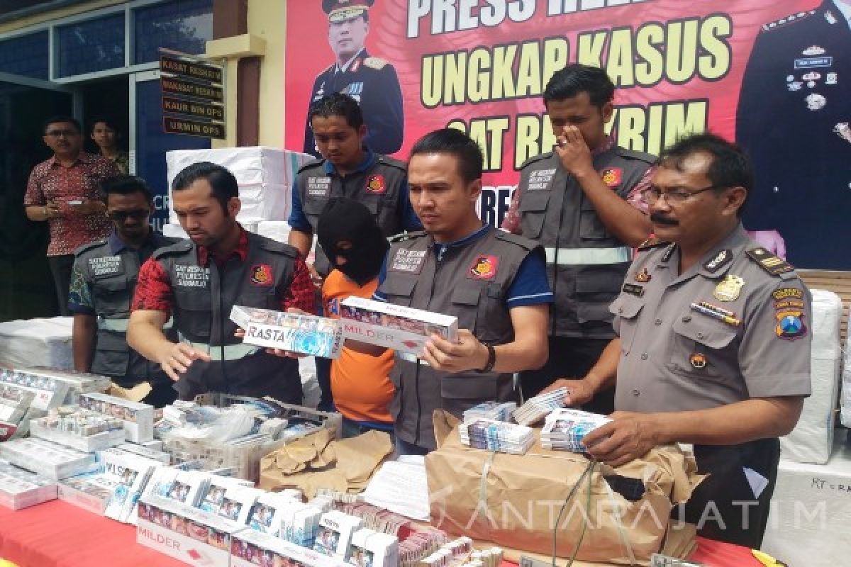 Polresta Sidoarjo Tangkap Produsen Rokok Ilegal (Video)