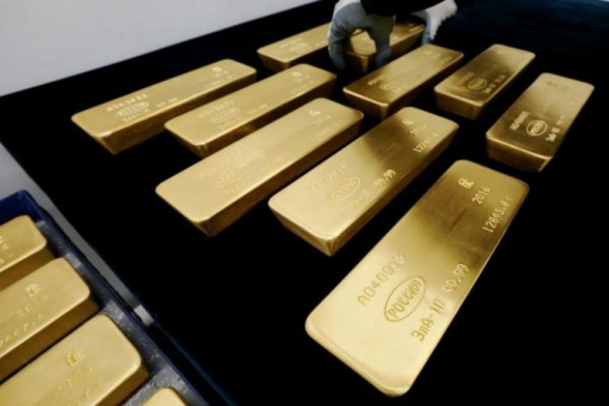 Emas berakhir di tingkat tertinggi satu tahun