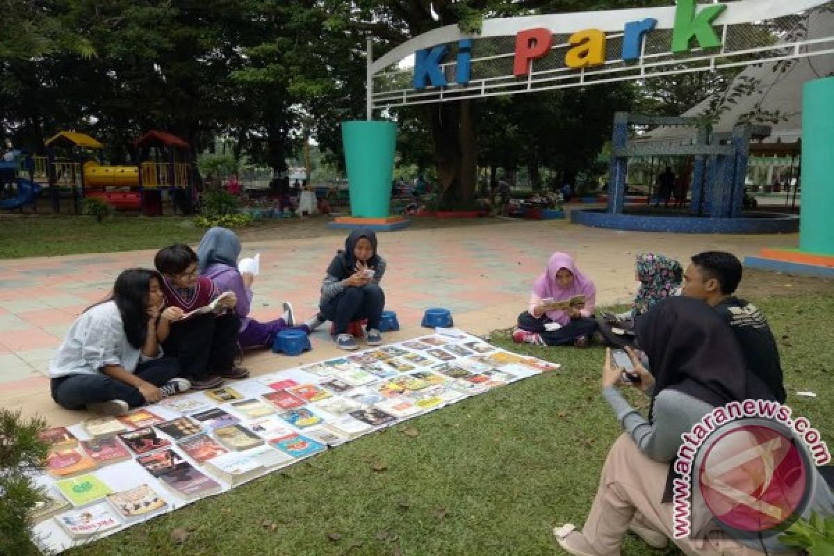 Baca buku gratis sobat literasi jalanan