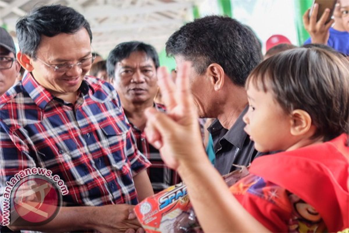 Musical performance held on Pramuka Island to welcome Ahok