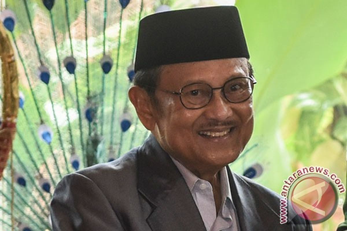Habibie optimistis demokrasi Indonesia semakin baik