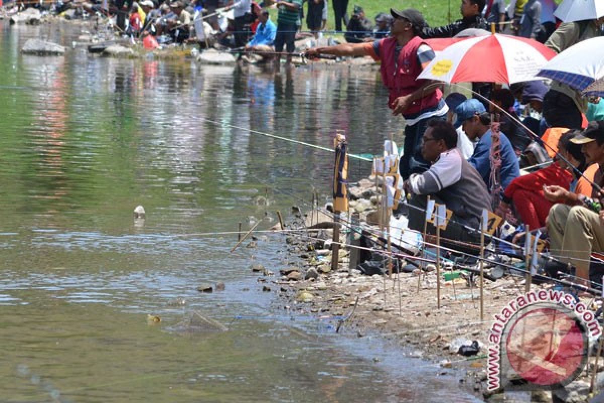 Gubernur Riau ramaikan lomba memancing di laut