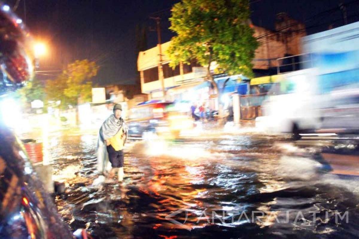 Hujan Angin Kencang Landa Pesisir  Pacitan -Tulungagung