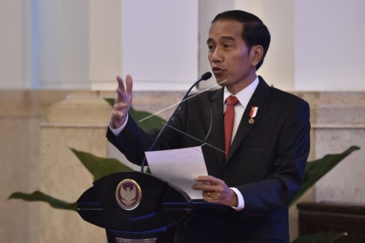 Jokowi berharap UGM tidak terjebak pada rutinitas