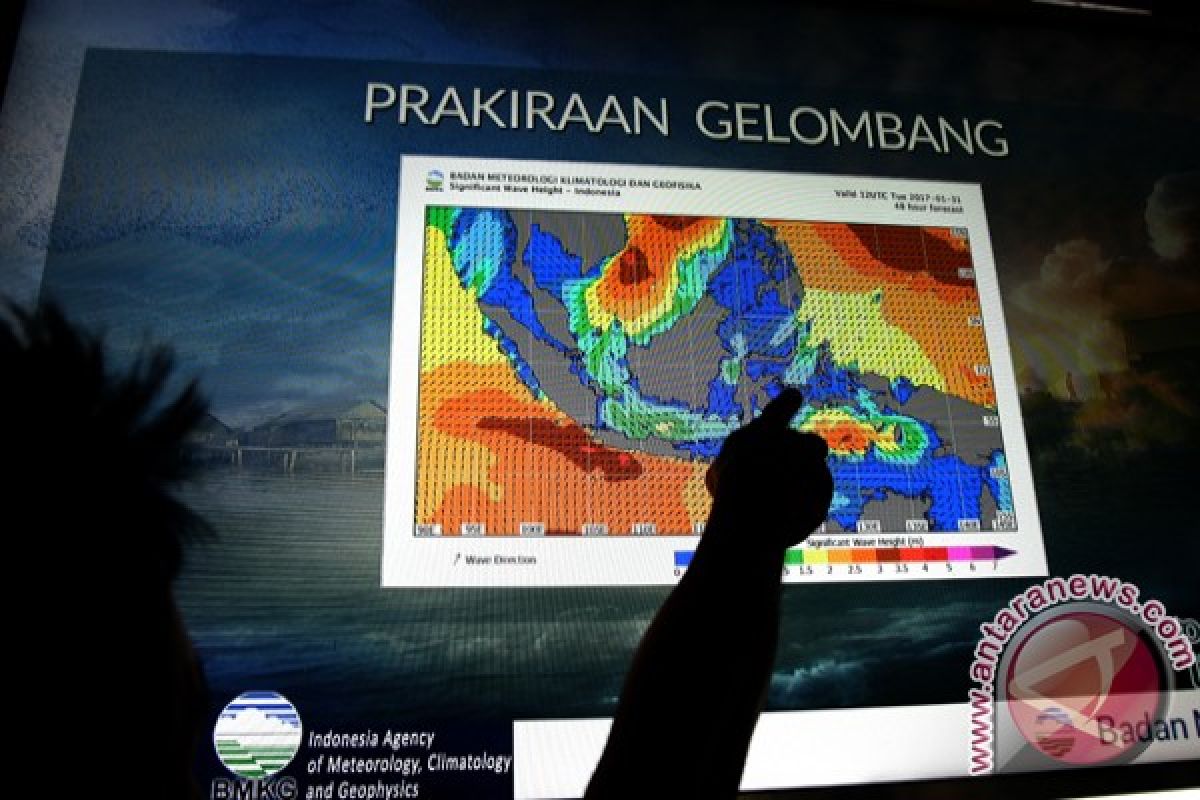 BMKG ingatkan gelombang 2,5 meter perairan Banggai-Sula