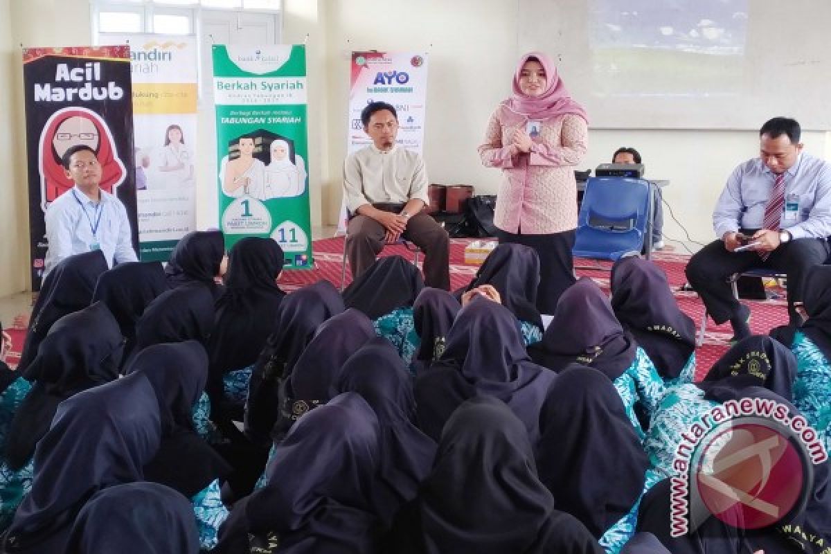 Bank Kalsel Syariah Literasi Siswa Maestro