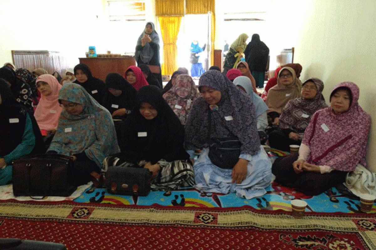 Muslimah Kota Bogor Dirikan Toko Mujahidah
