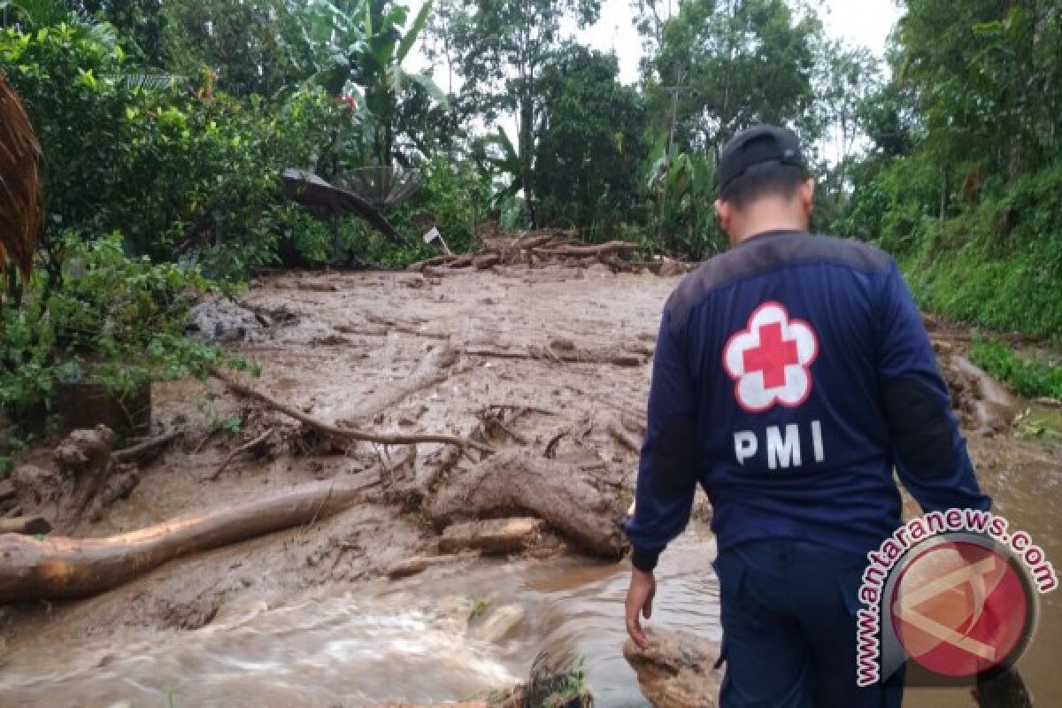 Lalu Lintas Pasaman-Pasaman Barat Terputus