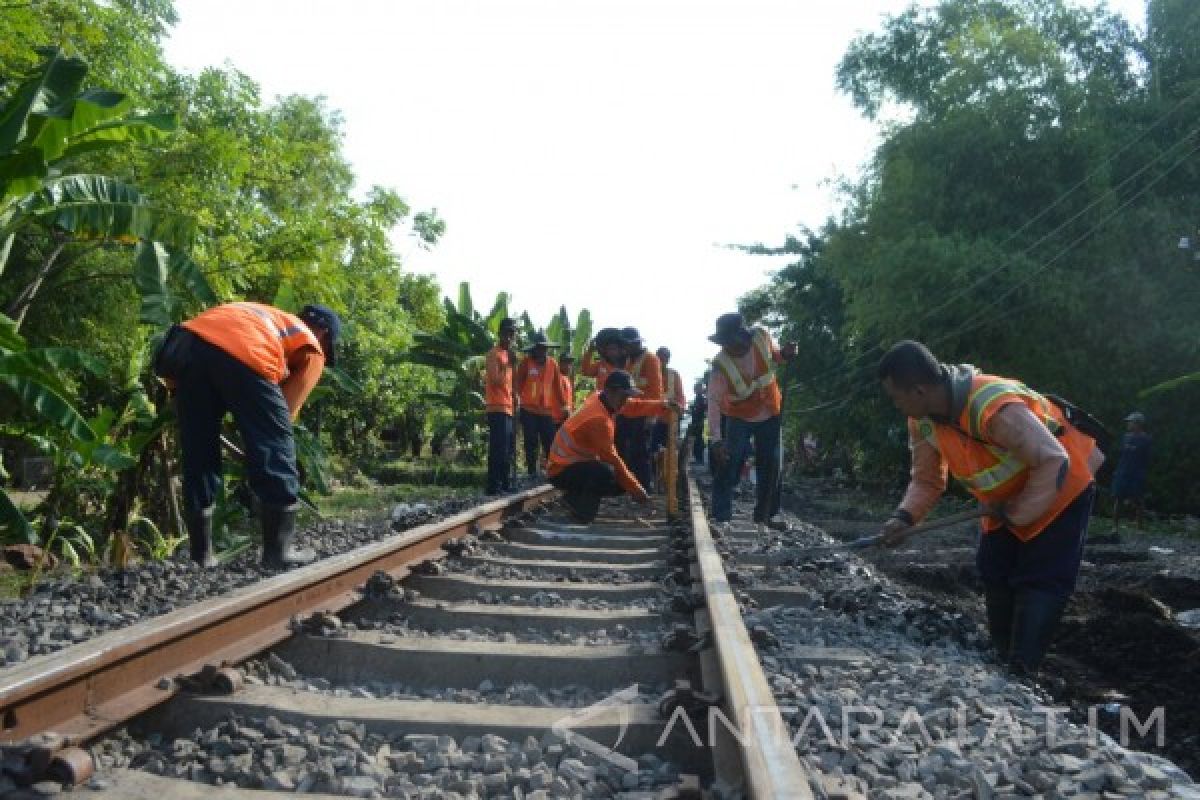 Kecepatan Rangkaian KA di Pasuruan Masih Dibatasi