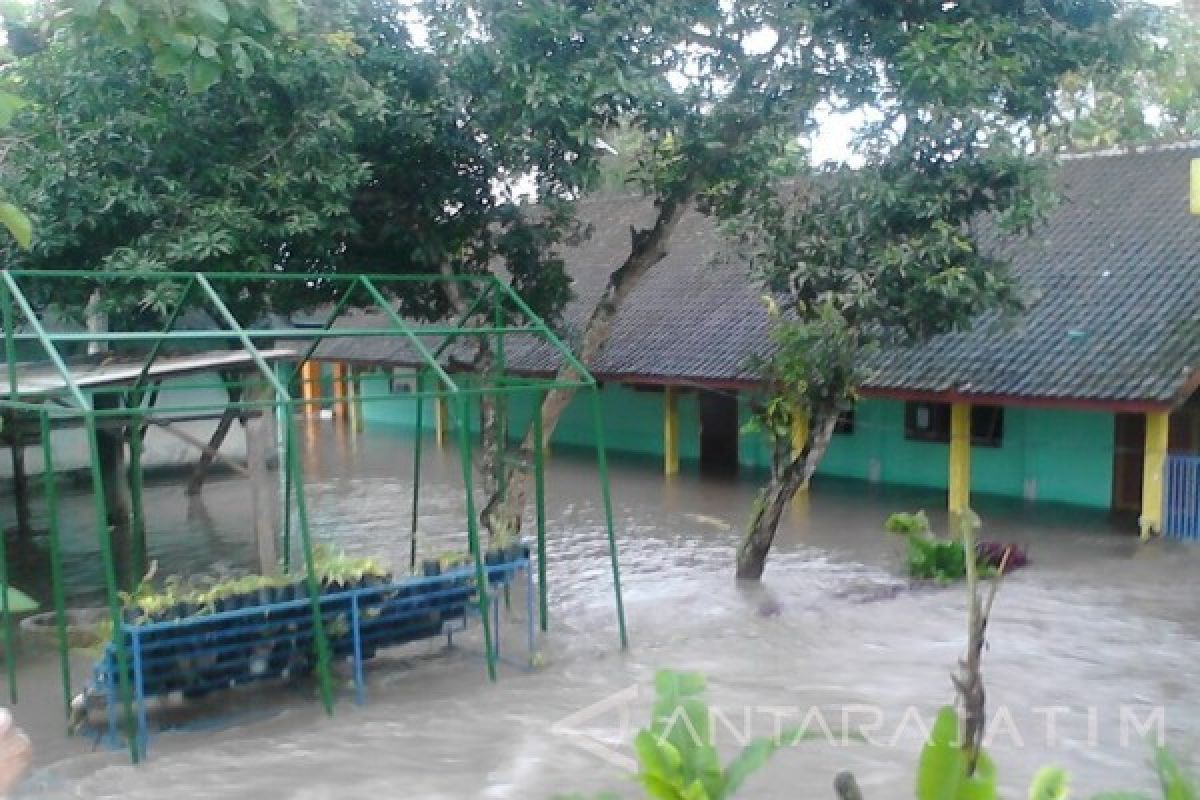 BPBD: Banjir di Bondowoso Sebabkan Gedung Sekolah Ambruk (Video)