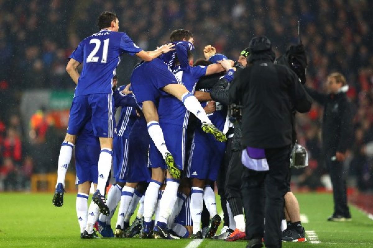 Chelsea bertahan di puncak klasemen Liga Inggris