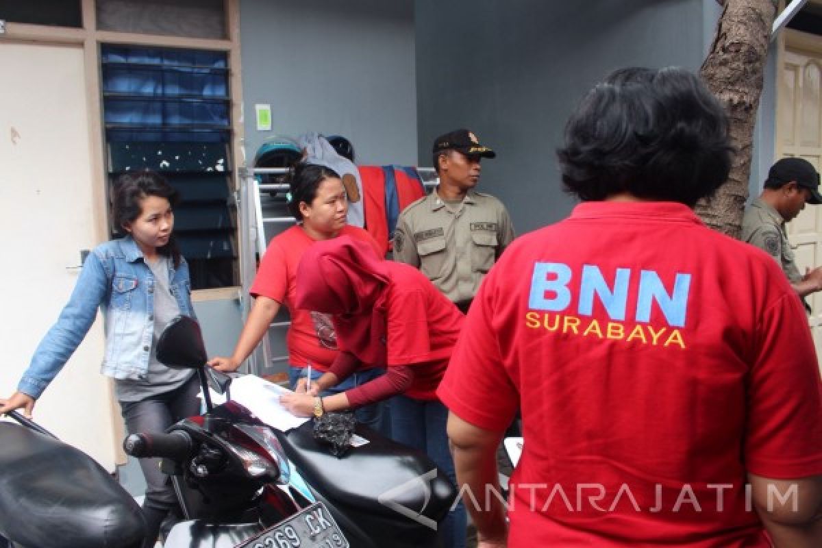 BNN Razia Sejumlah Rumah Kos di Surabaya