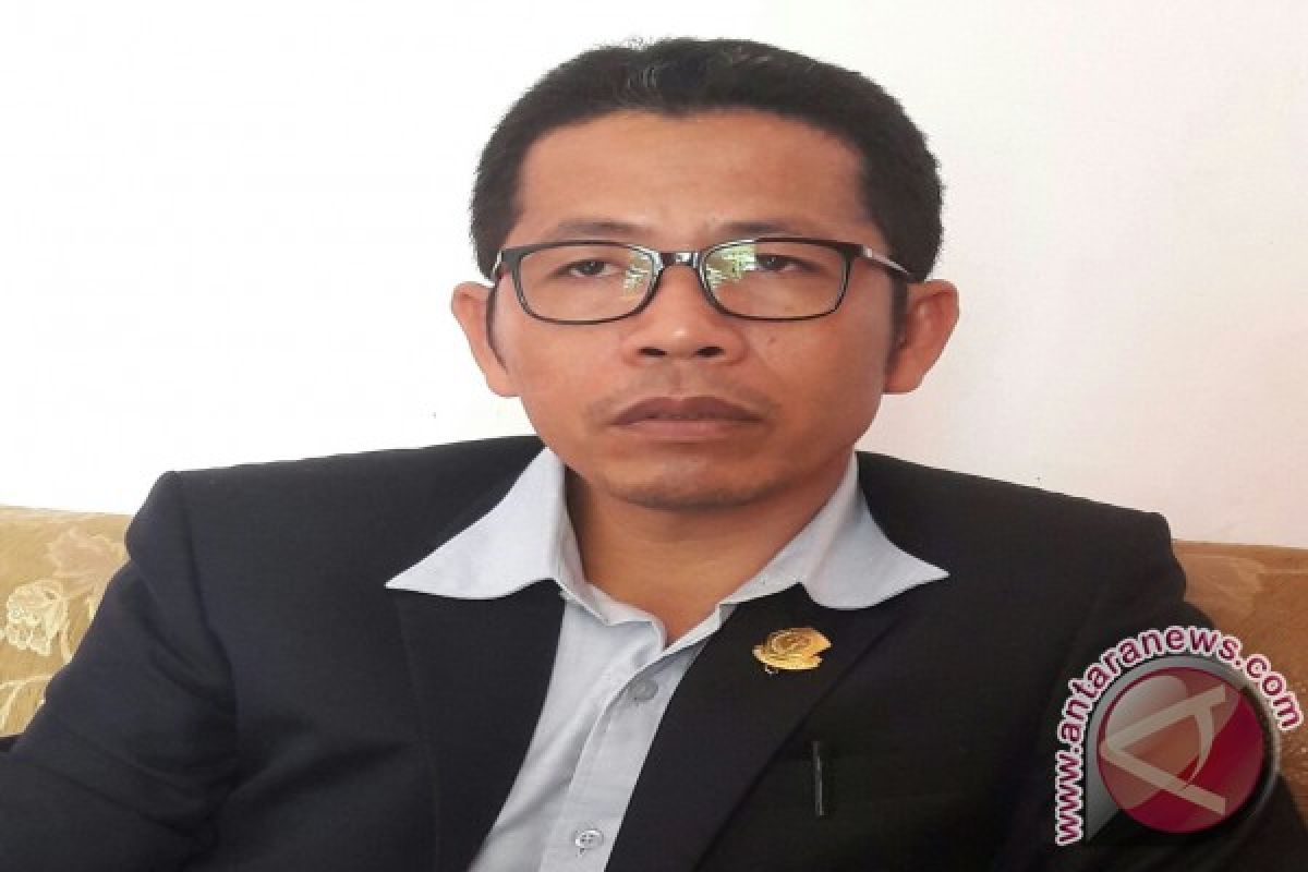 Anggota DPRD Sosialiisasikan Program Pembangunan Saat Reses