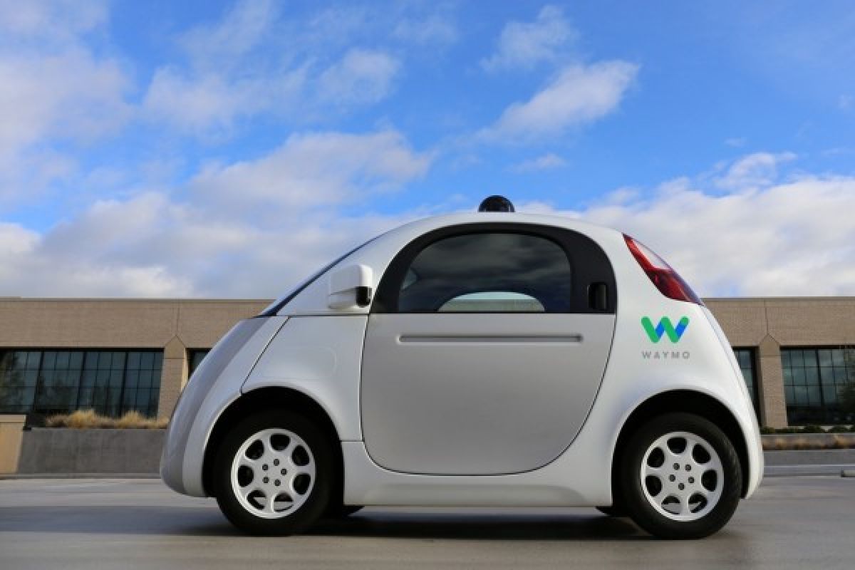 Google Waymo Ungguli Pesaingnya dalam Uji Coba Mobil Swakemudi
