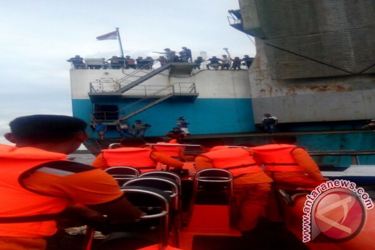 Kapal Tujuan NTT Rusak Mesin di Laut Bima