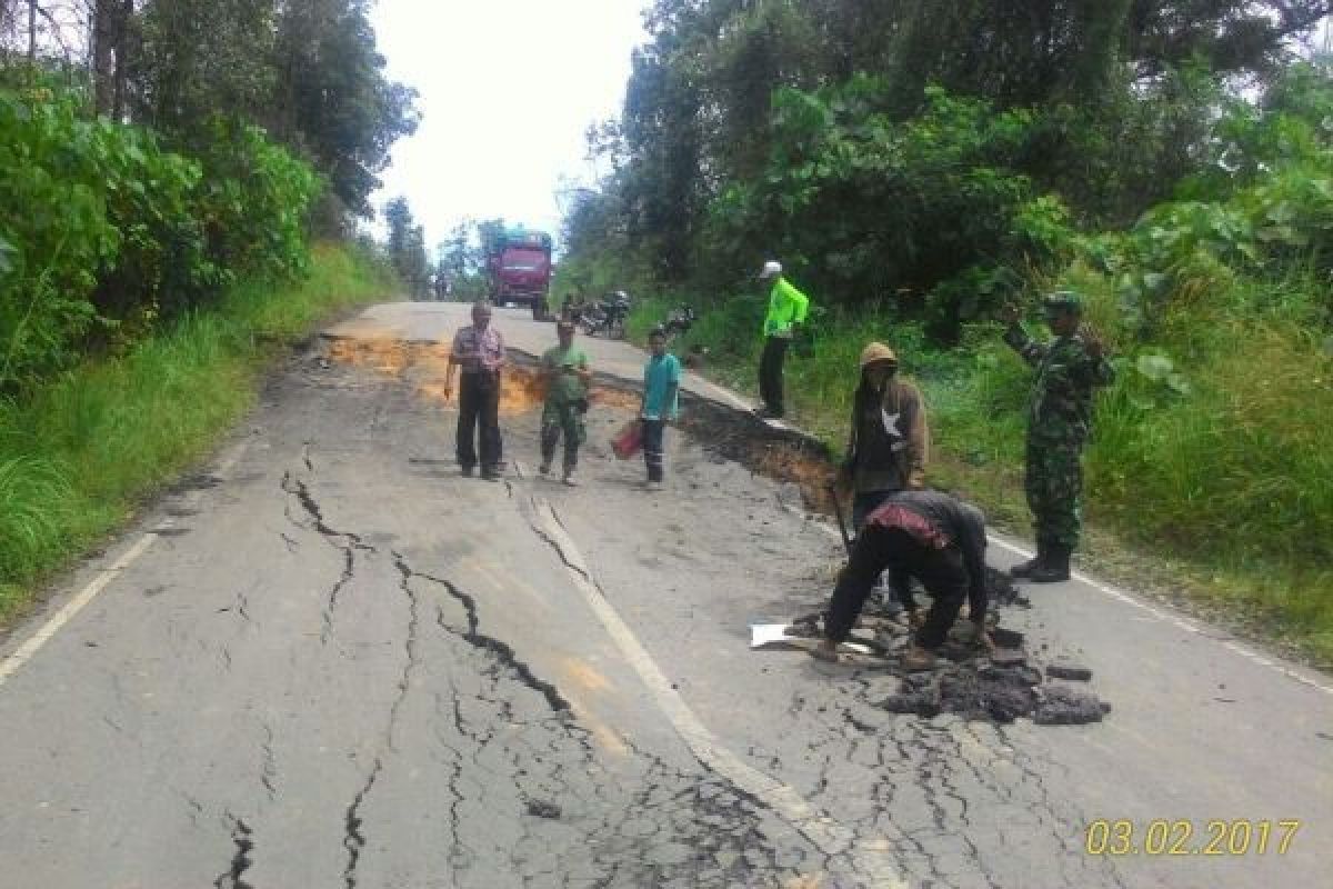 Jalan Trans Kalimantan Rusak Parah