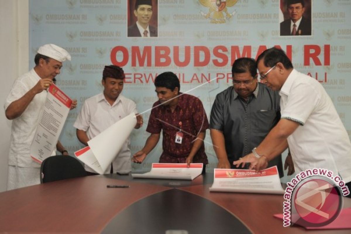 Peserta Pilkada Buleleng Teken Komitmen Dengan Ombudsman