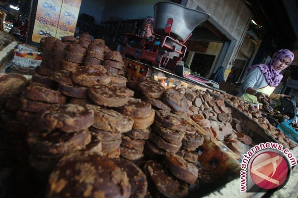 Ditemukan campurkan deterjen, perajin gula aren beralasan biar padat