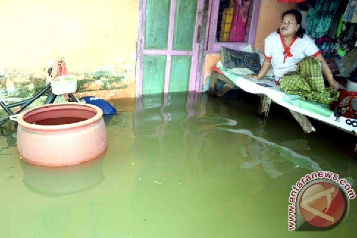 Pemkot-PMI Makassar Buka Posko Banjir 