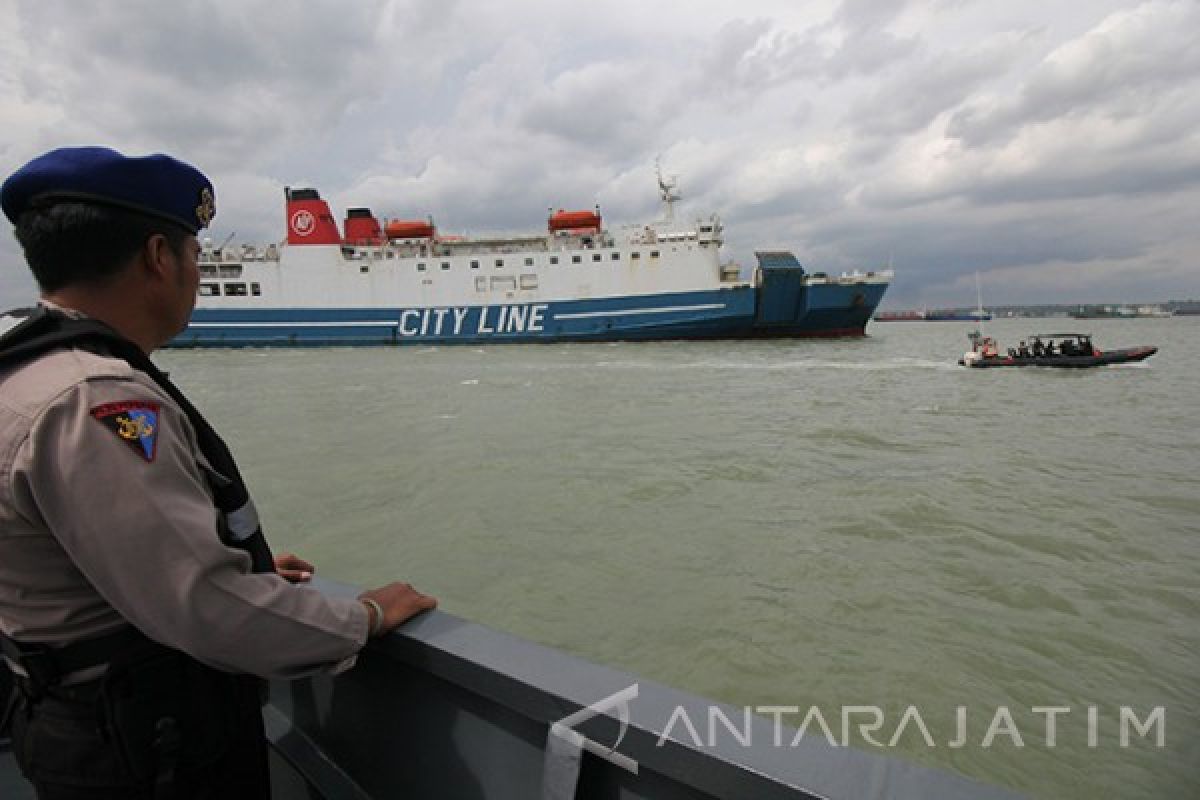 Seluruh Penumpang KM Mutiara Sentosa Berhasil Dievakuasi