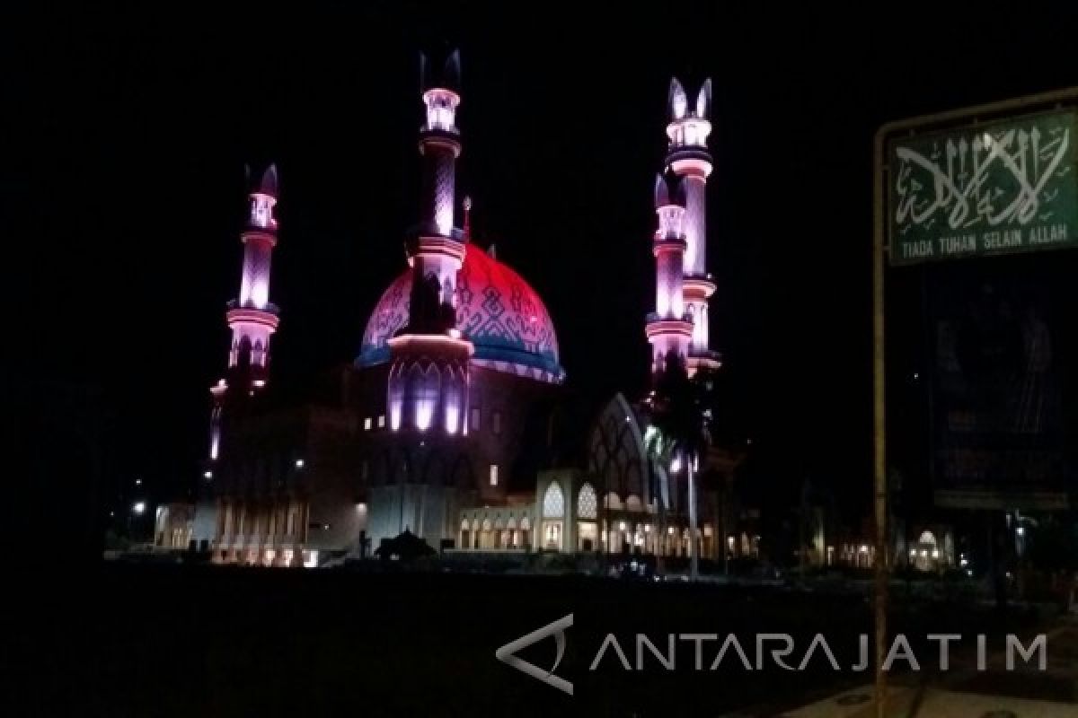 Menikmati Megahnya Masjid Islamic Center Mataram