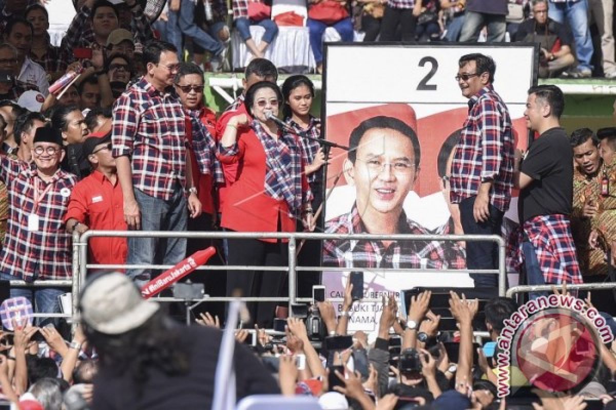 Megawati Soekarnoputri Simulasi Pencoblosan di #KonserGue2