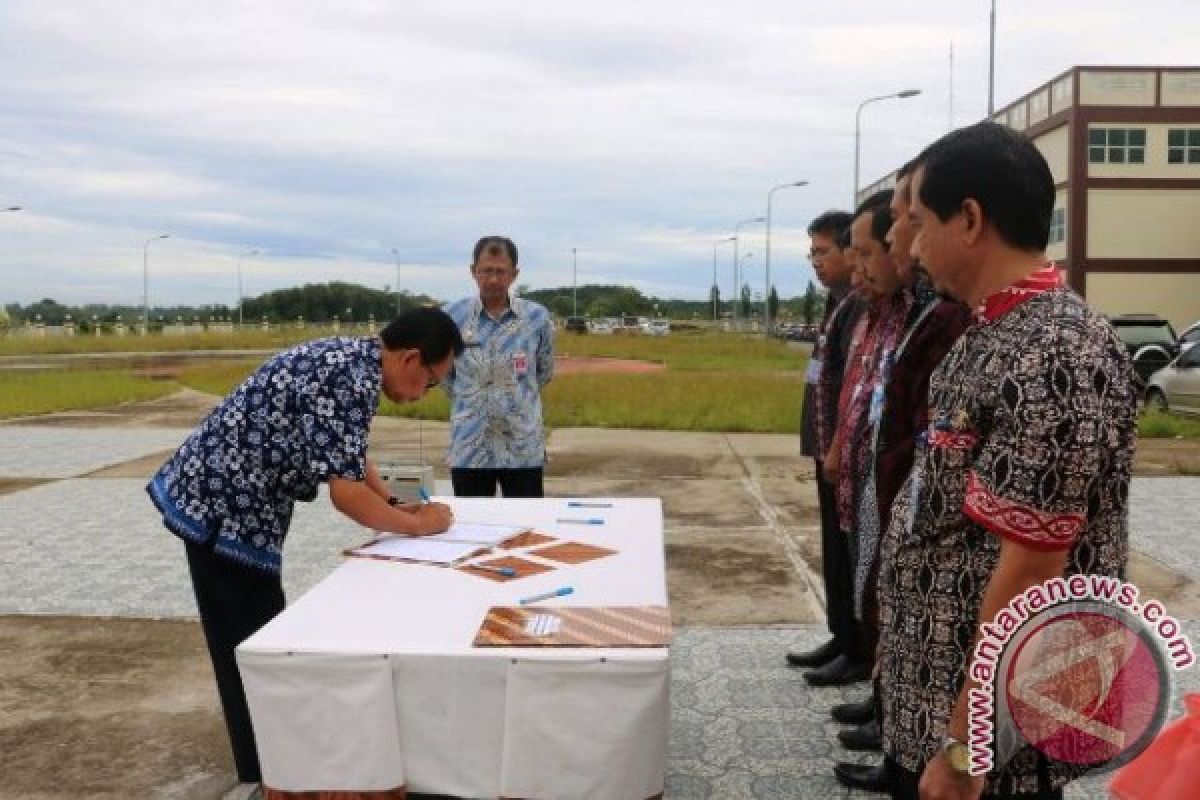 Pegawai Bappeda Paser Tanda Tangani Pakta Integritas