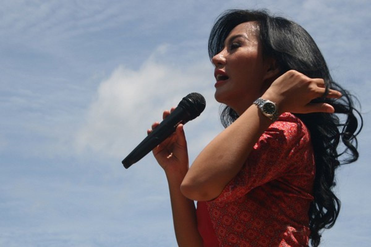 Dana Kampanye Karolin-Heriadi Rp2,3 Miliar 