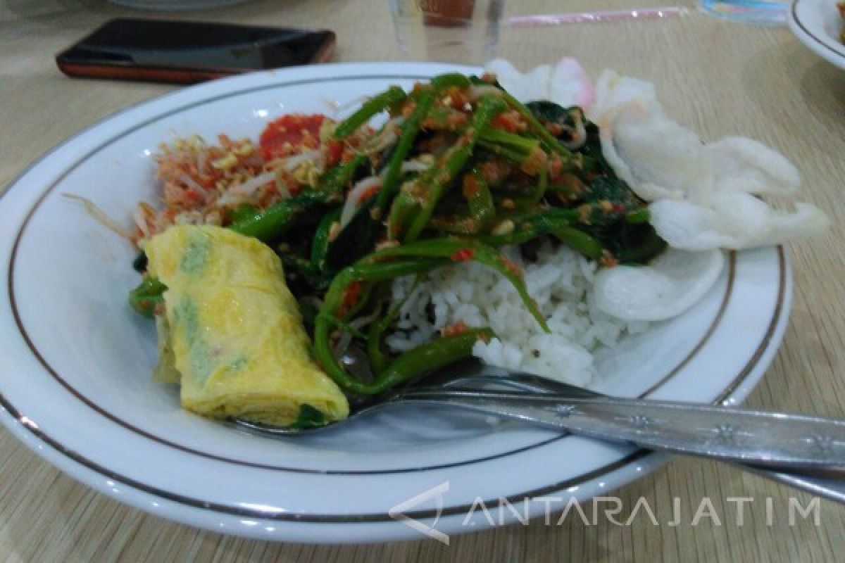 Pedasnya Plecing Kangkung khas Lombok