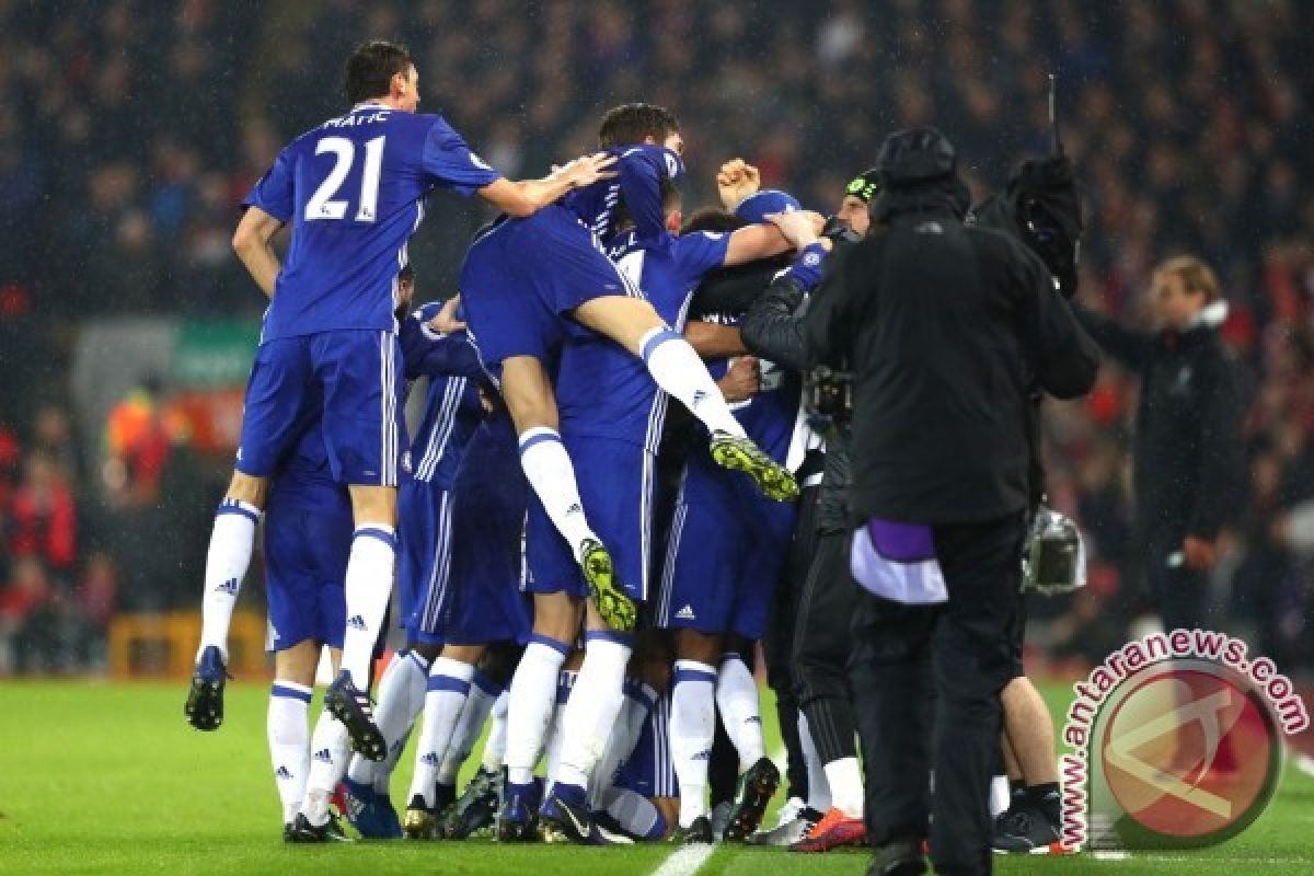 Chelsea bertahan di puncak klasemen Liga Inggris