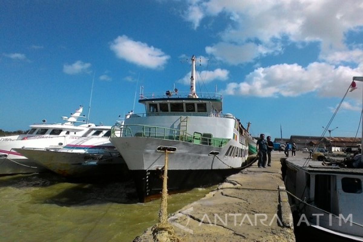 Pemberangkatan Kapal ke Kangean Tertunda Akibat Cuaca