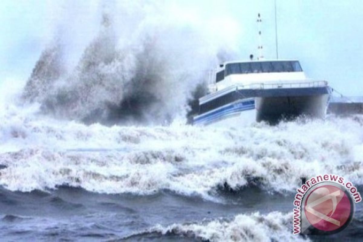 Gelombang Enam Meter di Perairan Pulau Rote