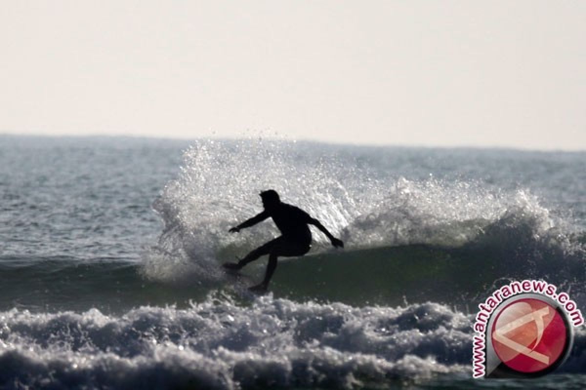 Tanjung Saruri Biak Destenasi Wisata Surfing