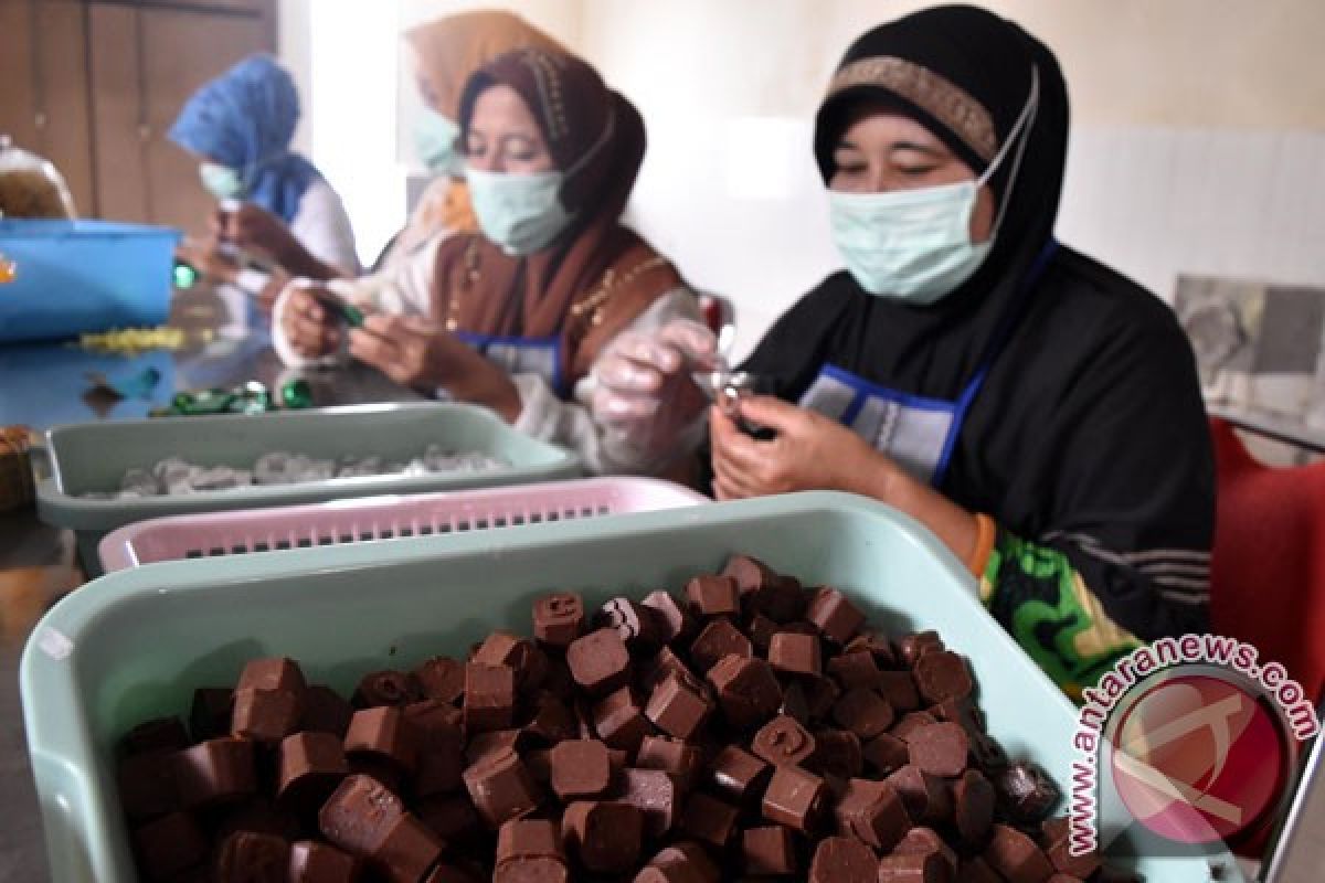 Di Garut, ratusan orang akan dilumuri cokelat